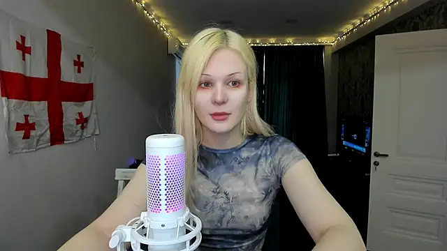 Snapshot of sashakiss99 chatting on February 2025 10:04:02 AM sashakiss99 online show from February 2025 10:04:02 AM