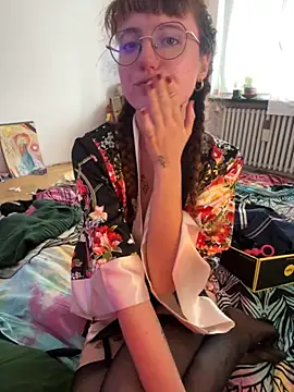 Snapshot of _foxygirl_ chatting on October 2025 10:58:02 AM  foxygirl  online show from October 2025 10:58:02 AM