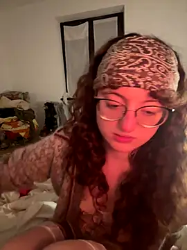 Snapshot of _foxygirl_ chatting on December 2024 09:44:02 PM  foxygirl  online show from December 2024 09:44:02 PM