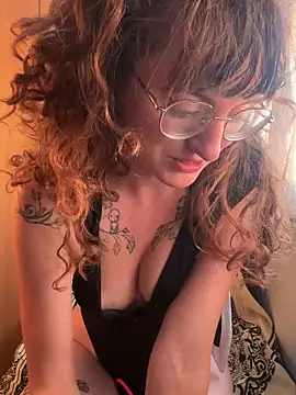 Snapshot of _foxygirl_ chatting on June 2026 06:18:02 PM foxygirl online show from June 2026 06:18:02 PM