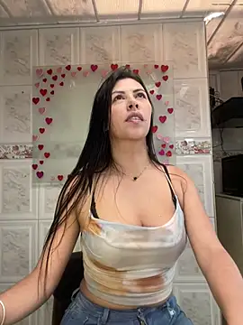 Snapshot of Alanna_atm_ chatting on February 2025 03:31:02 PM Alanna atm online show from February 2025 03:31:02 PM