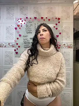 Snapshot of Alanna_atm_ chatting on February 2025 06:13:01 PM Alanna atm online show from February 2025 06:13:01 PM