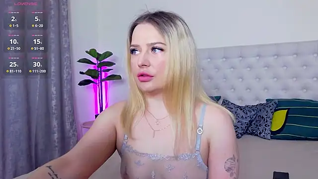 TamarraFox online show from June 2026 03:50:01 AM