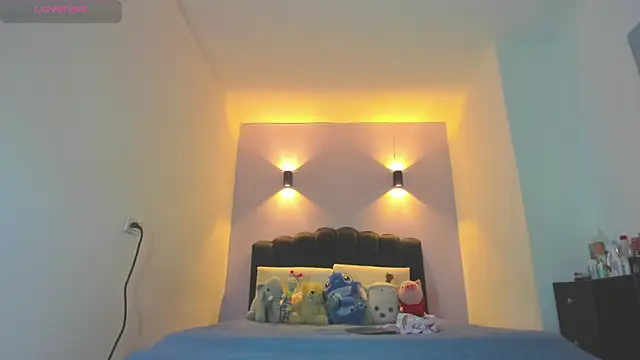 Sofia Clauss  online show from April 2026 04:19:01 AM