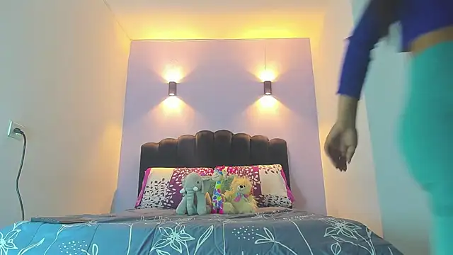 Sofia Clauss  online show from September 2025 04:41:01 AM