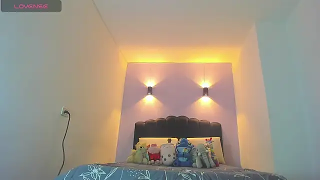 Sofia Clauss  online show from December 2025 04:15:01 AM