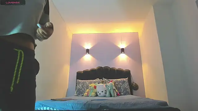 Sofia Clauss  online show from October 2025 04:14:01 AM
