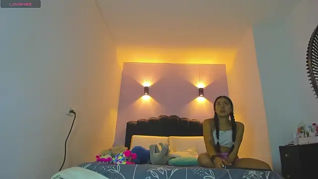 Sofia Clauss  online show from March 2026 04:35:02 AM