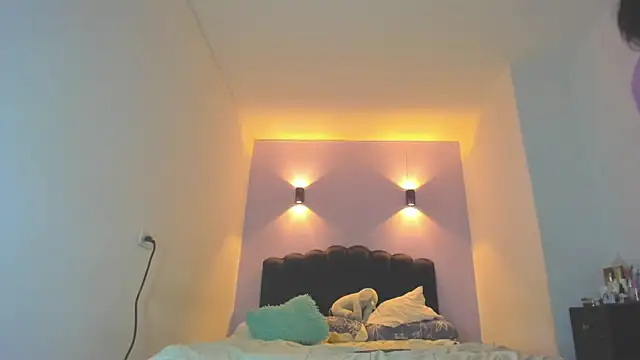 Sofia Clauss  online show from May 2026 05:01:01 AM