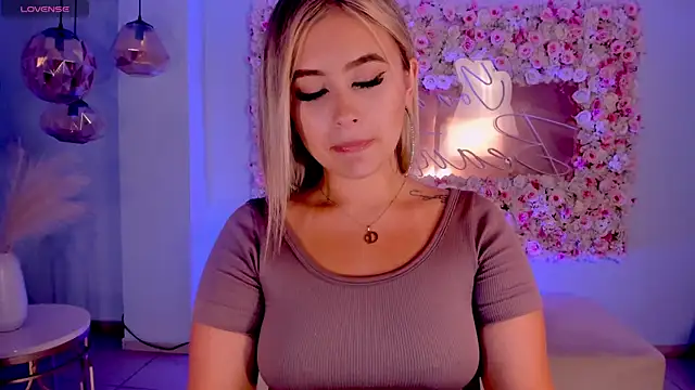 AnnaBrooks1 online show from March 2025 08:00:01 PM