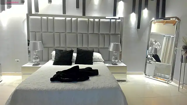 AnnaBrooks1 online show from November 2025 07:47:01 PM