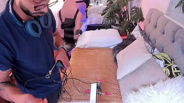 Tom cooper  online show from November 2025 12:41:01 PM