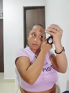 Snapshot of zandra_kiman chatting on September 2025 04:18:01 AM zandra kiman online show from September 2025 04:18:01 AM