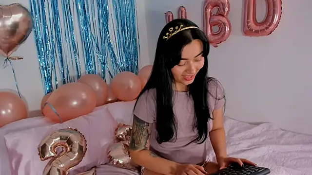 Lauren A online show from December 2025 06:53:01 PM