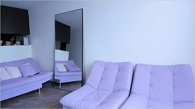 Lauren A online show from September 2025 03:36:02 PM