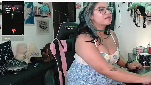 Snapshot of mollyshake1 chatting on November 2025 07:57:02 AM mollyshake1 online show from November 2025 07:57:02 AM