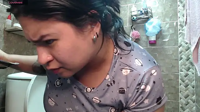 Snapshot of mollyshake1 chatting on November 2025 06:38:02 AM mollyshake1 online show from November 2025 06:38:02 AM