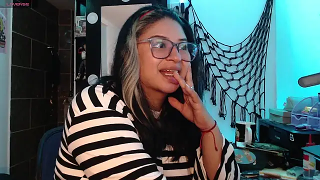 Snapshot of mollyshake1 chatting on October 2025 07:02:02 AM mollyshake1 online show from October 2025 07:02:02 AM