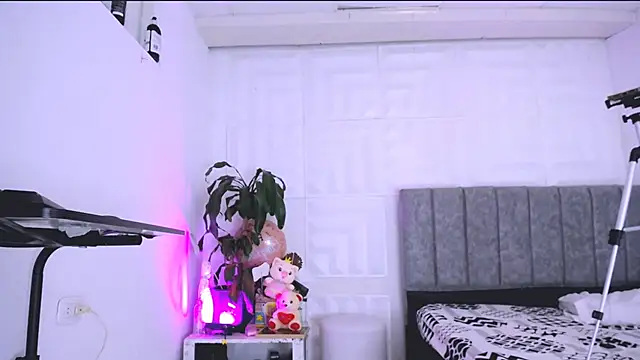 Snapshot of nataly_red chatting on February 2025 06:53:01 PM nataly red online show from February 2025 06:53:01 PM