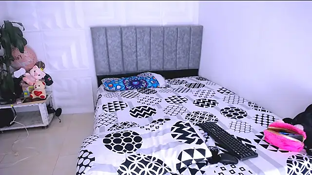 Snapshot of nataly_red chatting on February 2025 05:19:02 PM nataly red online show from February 2025 05:19:02 PM