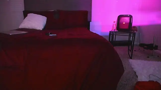 yiauana online show from November 2025 03:06:01 AM