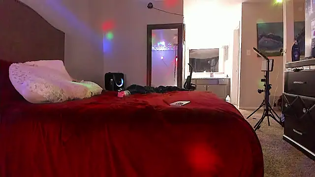 yiauana online show from February 2026 01:11:01 AM