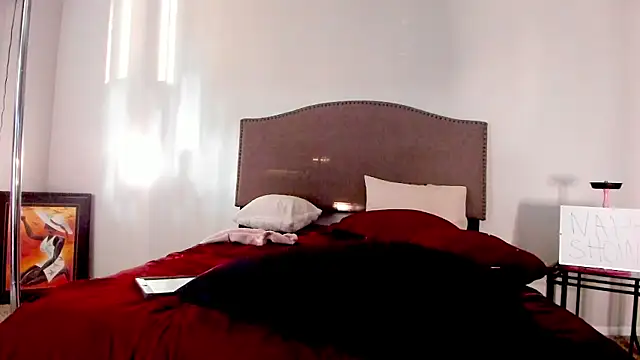 yiauana online show from October 2025 01:45:01 PM