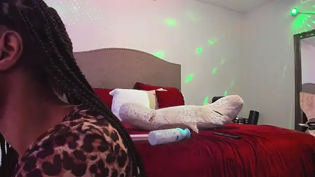 yiauana online show from January 2026 10:16:01 PM