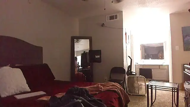 yiauana online show from April 2026 11:41:02 PM