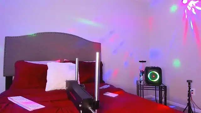 yiauana online show from December 2025 03:35:01 PM