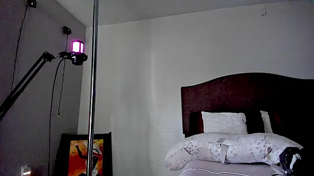 yiauana online show from October 2025 10:20:02 PM