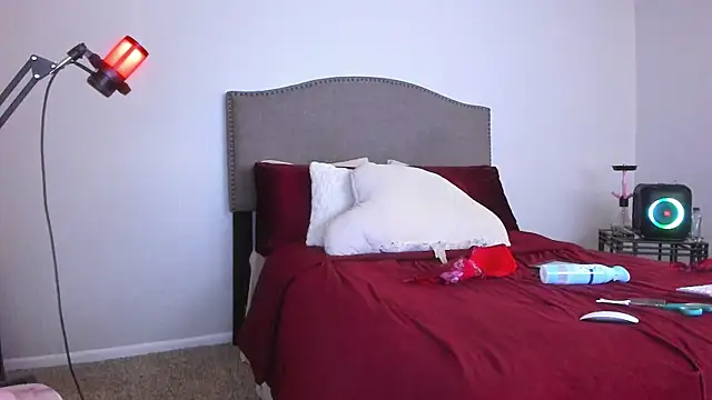 yiauana online show from November 2025 11:10:01 AM