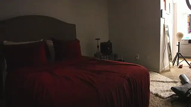 yiauana online show from December 2025 11:09:02 AM