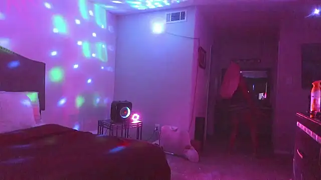 yiauana online show from February 2026 04:10:01 AM