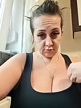 AvaLloyd online show from November 2025 09:10:01 AM