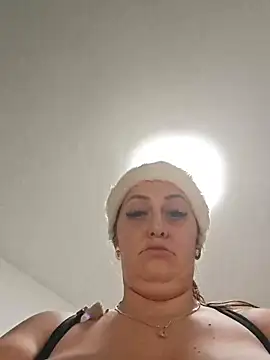 AvaLloyd online show from December 2025 03:22:02 AM