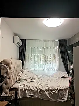 AvaLloyd online show from February 2026 09:40:01 AM