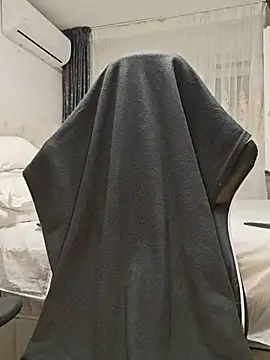 AvaLloyd online show from November 2025 02:10:01 AM