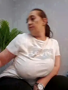 AvaLloyd online show from March 2025 03:57:02 AM