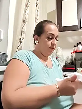 AvaLloyd online show from October 2025 02:00:01 AM