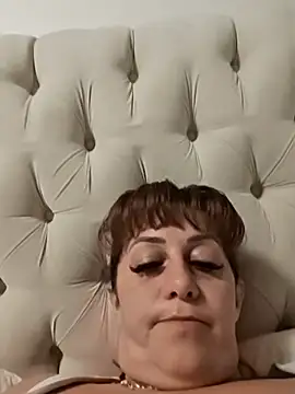 AvaLloyd online show from November 2025 03:11:01 AM