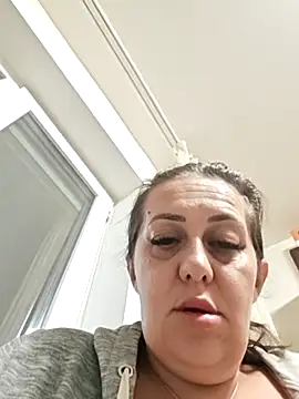 AvaLloyd online show from October 2025 02:20:02 AM