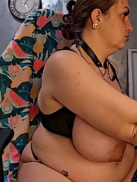 AvaLloyd online show from April 2026 02:07:02 AM