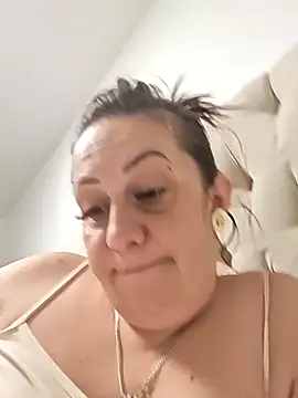 AvaLloyd online show from March 2026 01:51:02 AM