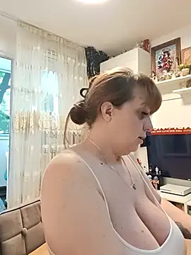 AvaLloyd online show from May 2026 01:22:01 PM