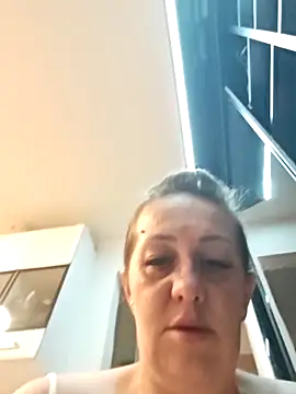 AvaLloyd online show from April 2026 03:03:01 AM