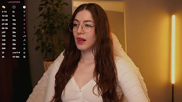 Ester Hill online show from December 2025 12:33:02 AM