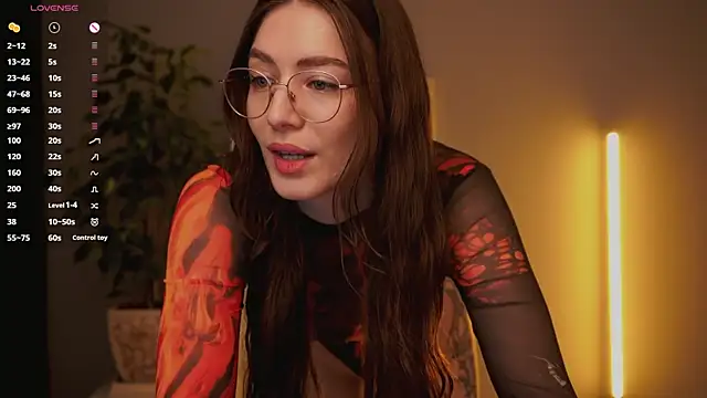 Ester Hill online show from November 2025 01:42:02 AM