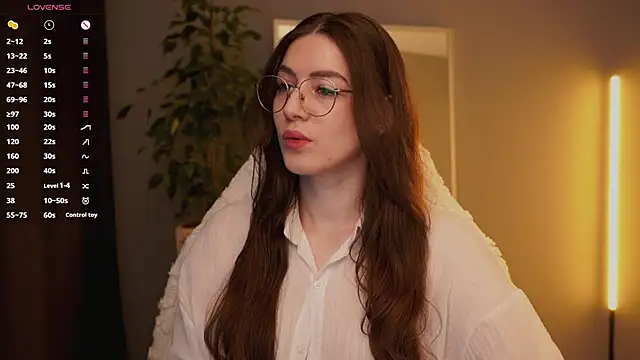 Ester Hill online show from November 2025 01:28:02 AM