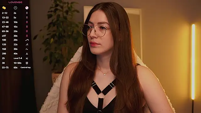 Ester Hill online show from November 2025 01:27:02 AM